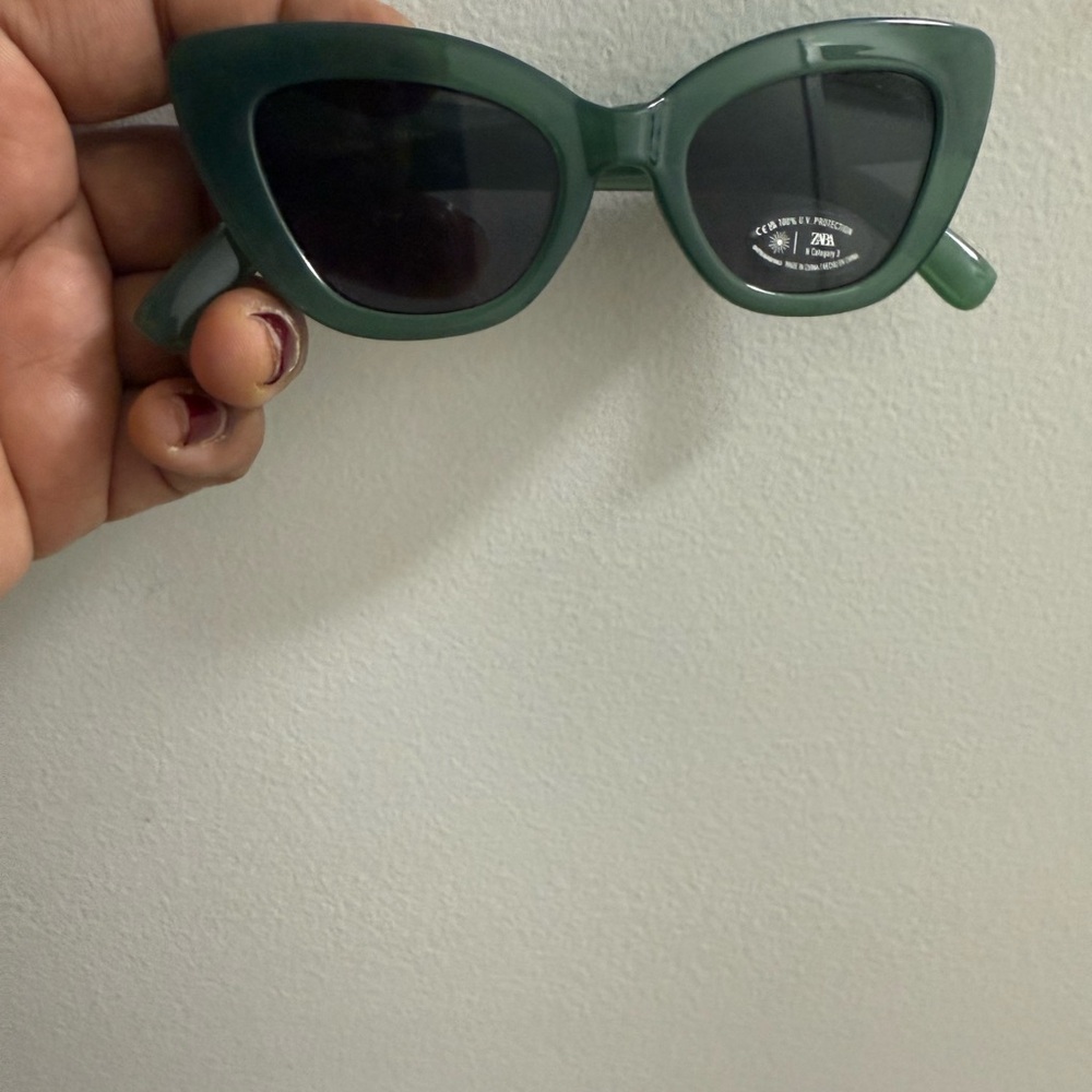 Zara Stylish Green Cat-Eye Sunglasses
